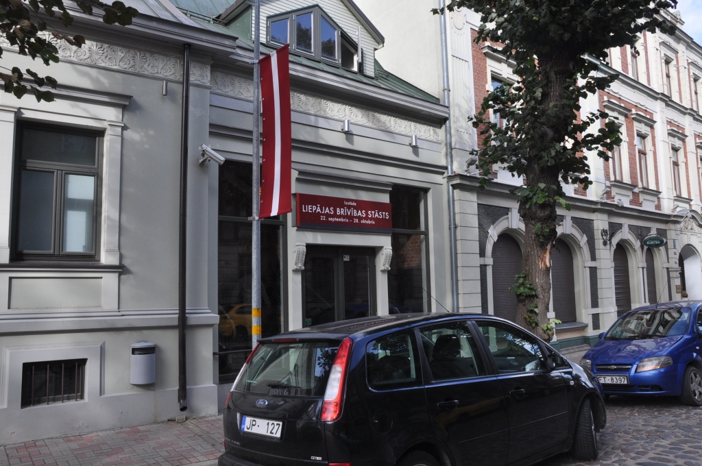 FOTO: Atklāj izstādi “Liepājas brīvības stāsts”