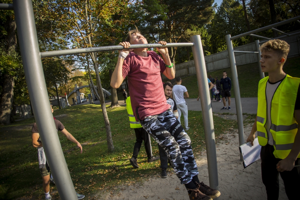 Spēka dienā aicina apliecināt spēku vienkāršos un demokrātiskos tautas sporta vingrinājumos 