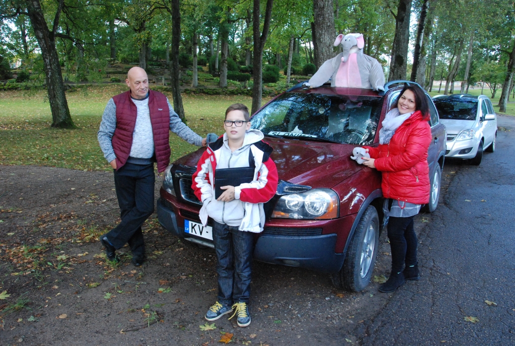 FOTO: Priekulē dodas tūrisma rallijā "Brauc un priecājies!"