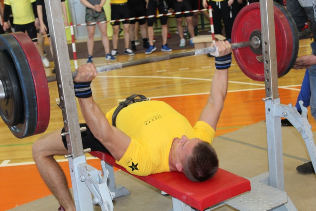 Liepājā atgriežas pilsētas čempionāts svaru stieņa spiešanā guļus 
