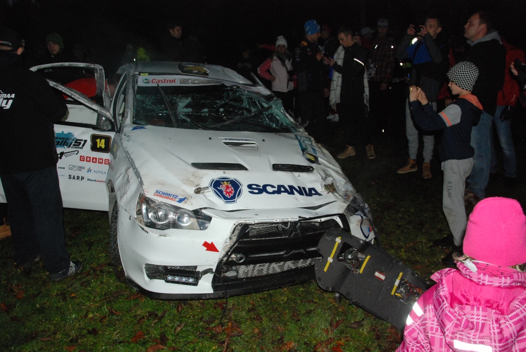 FOTO: Abrama ekipāža uzmet vairākus kūleņus Sāremā rallijā