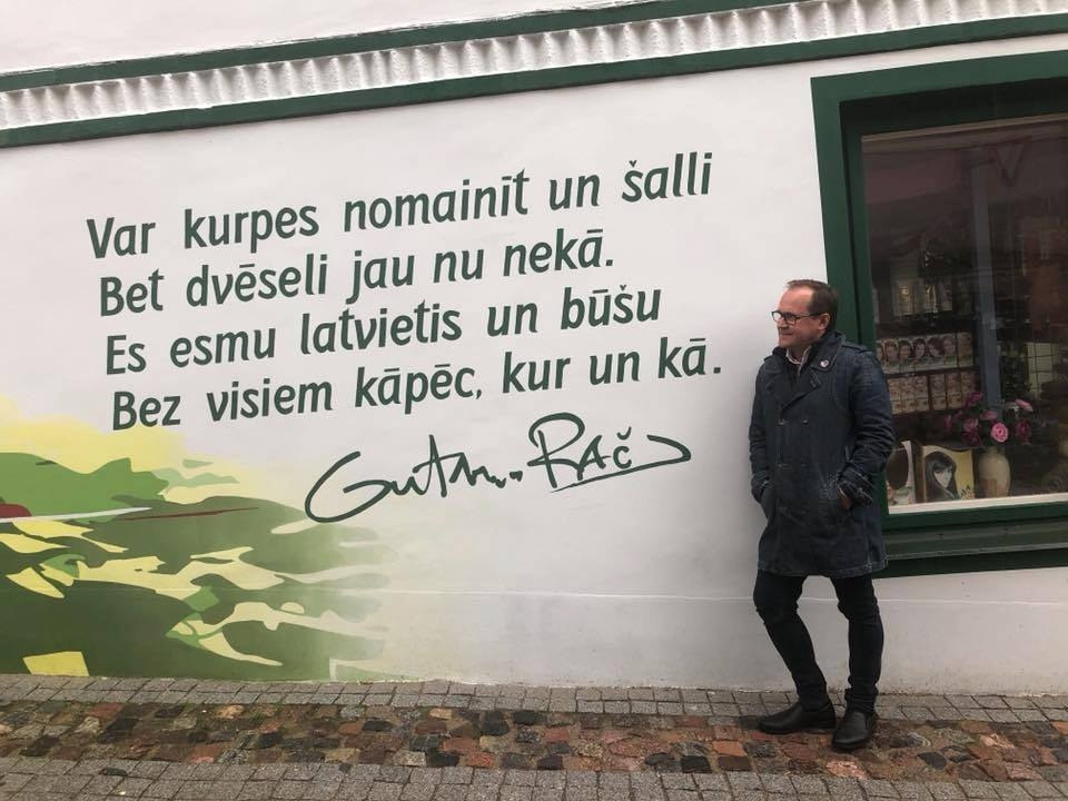 Māksla liek būt atbildīgiem
