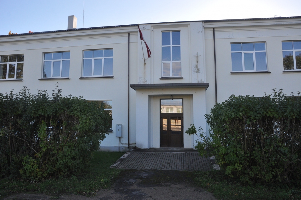 Bērndārznieki paliek skolas ēkā