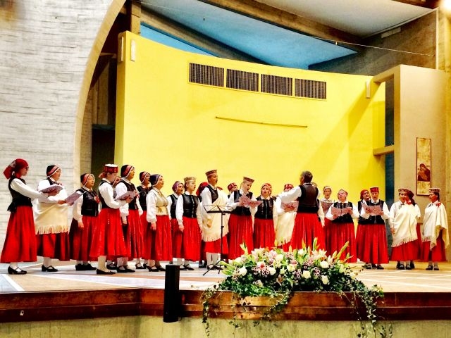 Nīcas sieviešu koris piedzīvo neaizmirstamu mūzikas notikumu festivālā Itālijā