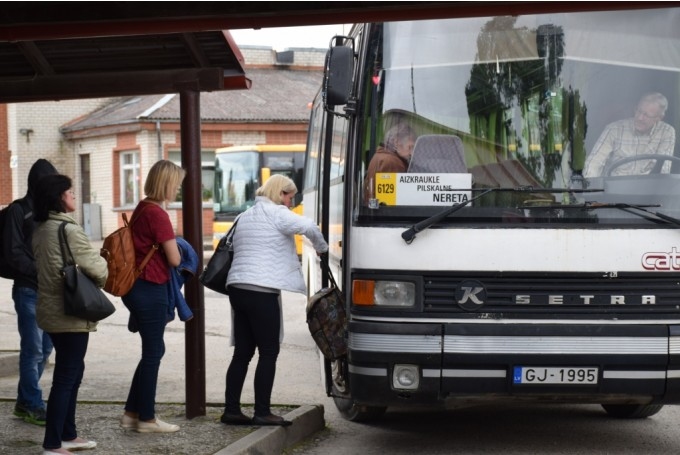 Daudzbērnu ģimenes valsts svētkos reģionālajā sabiedriskajā transportā varēs braukt bez maksas