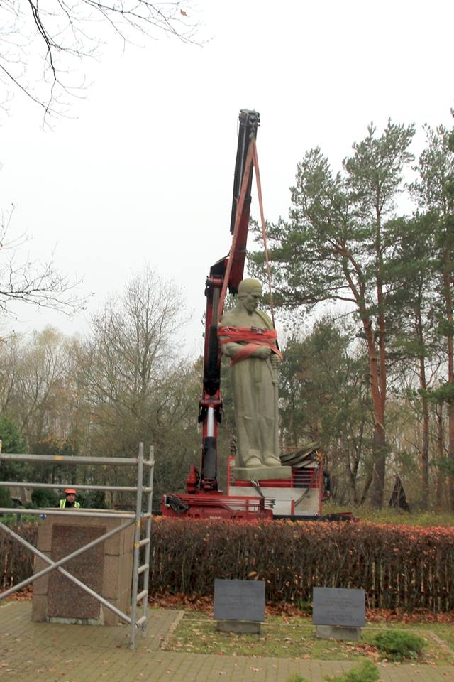 Kārļa Zāles veidotais piemineklis no Medzes devies uz Aloju