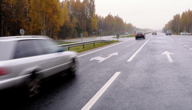 Apledojuma dēļ apgrūtināti braukšanas apstākļi visā Latvijā; arī Liepājas - Rucavas šoseja