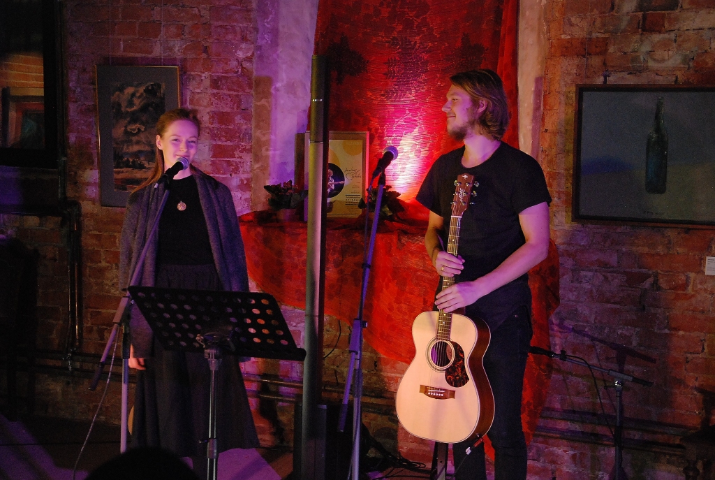 VIDEO: Laura un Dzintars Vītoli "Dziesmu aplī" nodzied savu jauno dziesmu