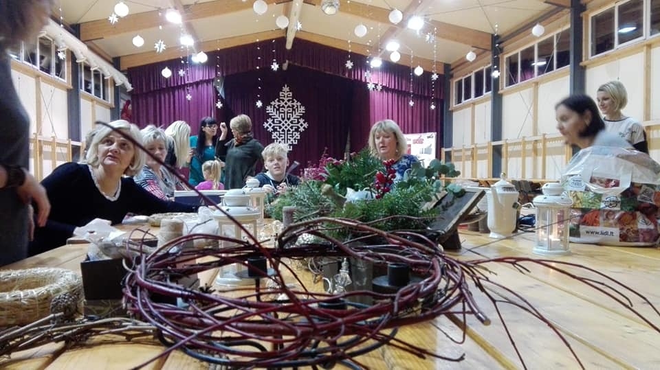 FOTO: Grobiņas novada "Robežniekos" top skaisti Adventes vainagi