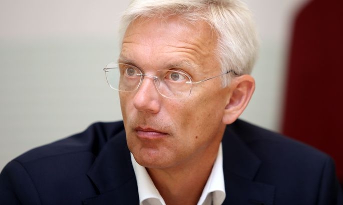 Kariņš piedāvā valdību bez ZZS un ar papildu ministra posteni