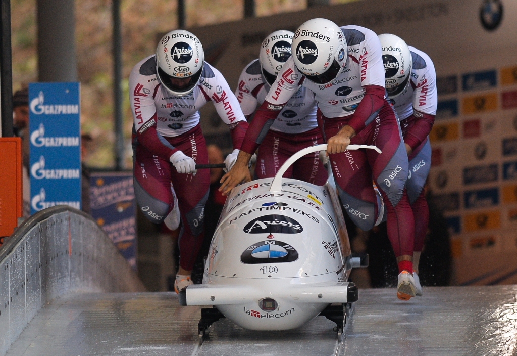 Ķibermaņa četrinieku ekipāža ar Matīsu Mikni sastāvā izcīna otro vietu Pasaules kausa posmā
