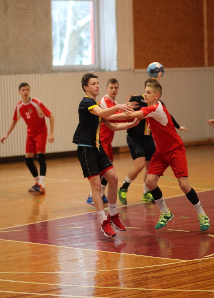 FOTO: "Vaiņodes" U19 handbolisti pārliecinoši uzsāk Latvijas jaunatnes čempionātu