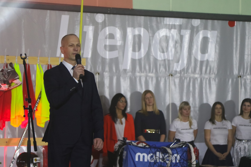 FOTO: Liepājas Sporta spēļu skola pirmo reizi godina labākos sportistus un trenerus