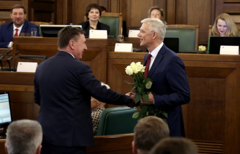 Saeima ar 61 deputāta atbalstu apstiprina Kariņa veidoto valdību