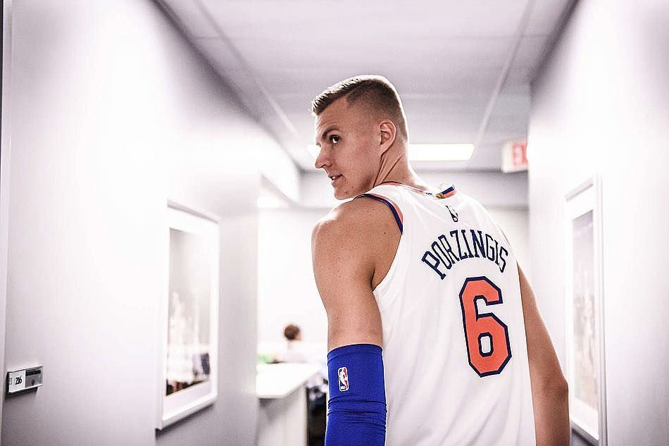 Porziņģi no Ņujorkas "Knicks" aizmaina uz Dalasas "Mavericks"