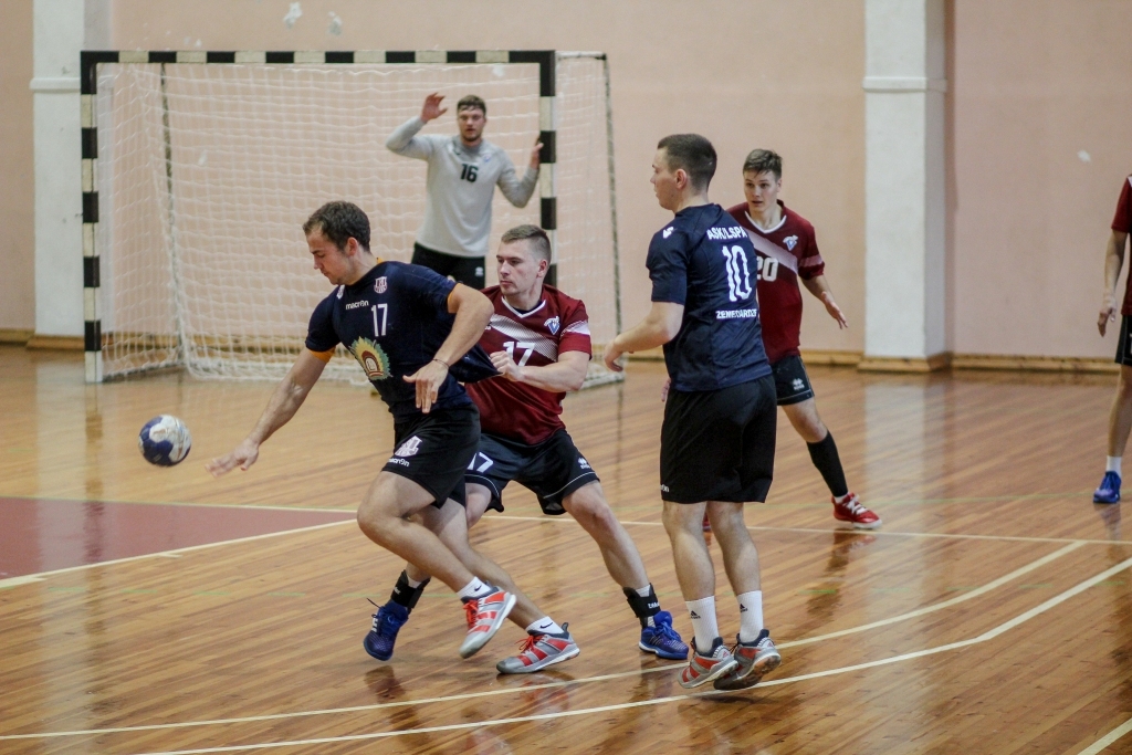 ASK/LSPA un "Vaiņodes" handbolisti savstarpējā mačā uzvarētāju nenoskaidro