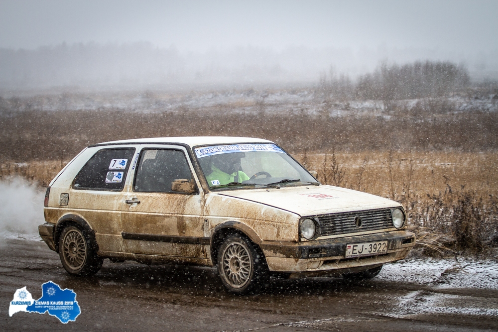 FOTO: Autosportisti mainīgos laikapstākļos Vaiņodē noslēdz "Kurzemes ziemas kausu"