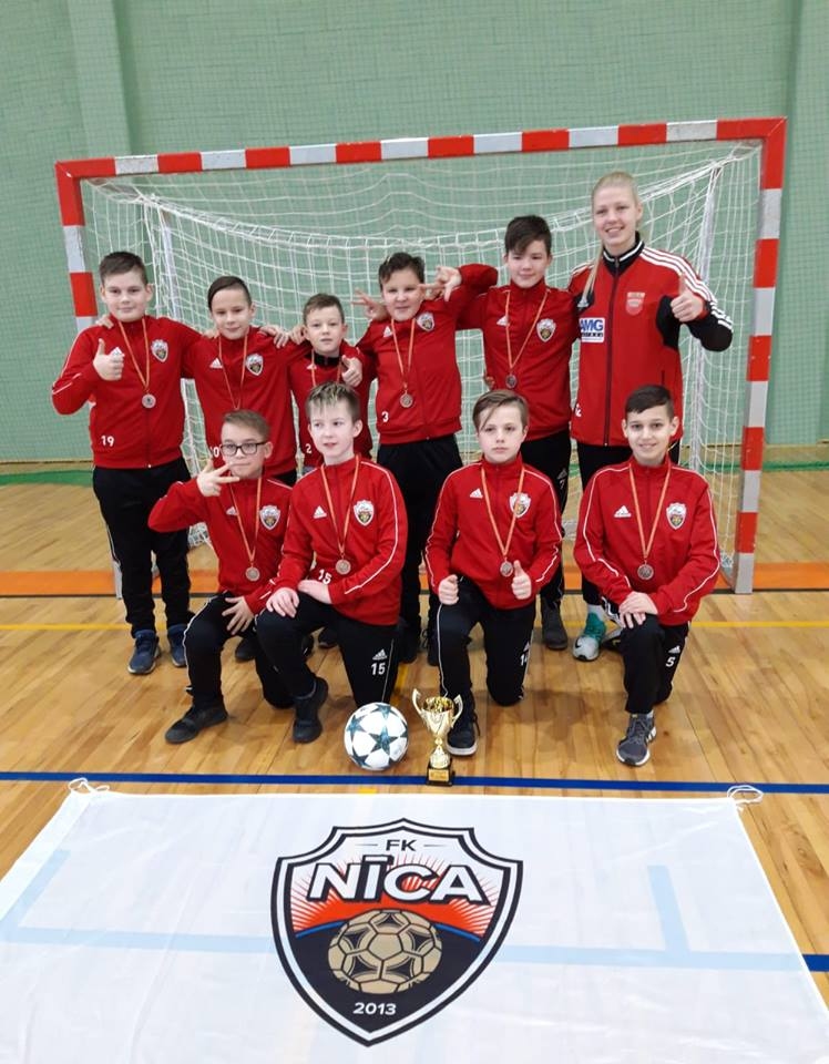 "Nīcas" jaunie futbolisti izcīna godalgas un ceļazīmi uz finālturnīru