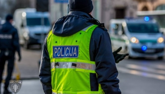 Liepājā piekauj un aplaupa vīrieti