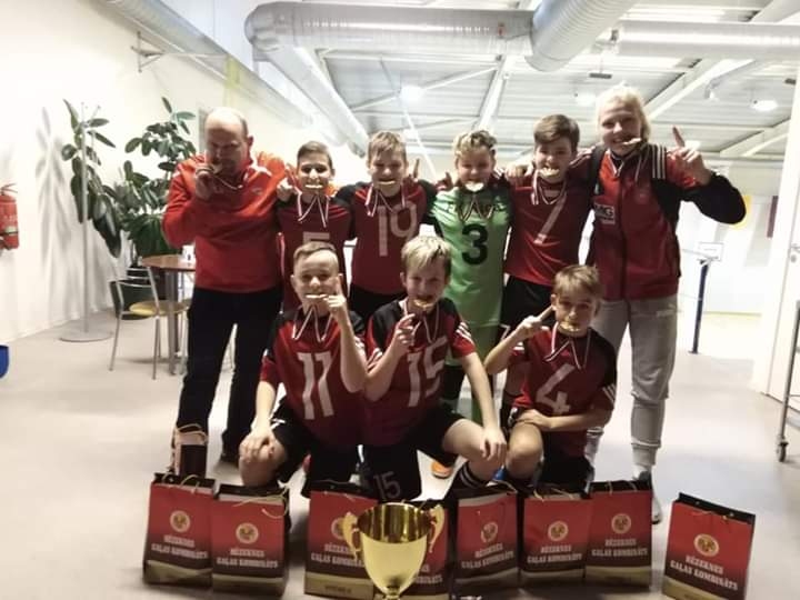 "Nīcas" jaunie futbolisti izcīna zelta godalgas Latvijā