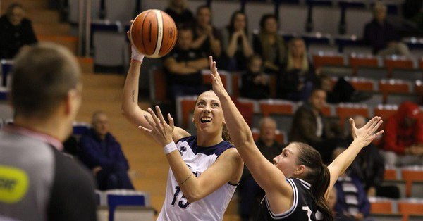 "Liepājas"/LSSS un "TTT Rīga - Juniores" basketbolistes ar uzvarām sāk LSBL izslēgšanas turnīru