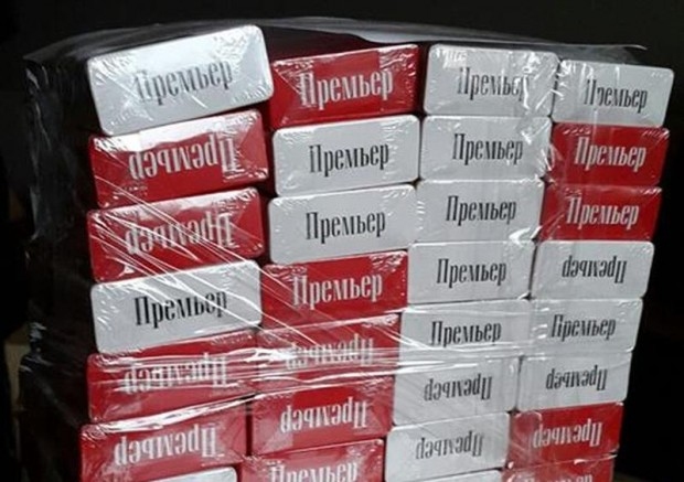 Liepājas Pašvaldības policija no divām sievietēm konfiscē 73 nelegālo cigarešu blokus