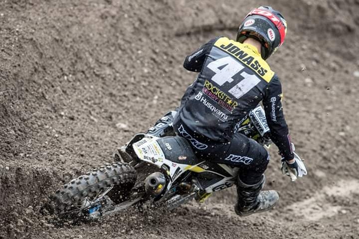 Jonasam kritiens otrajā braucienā un 15. vieta pasaules čempionāta posmā