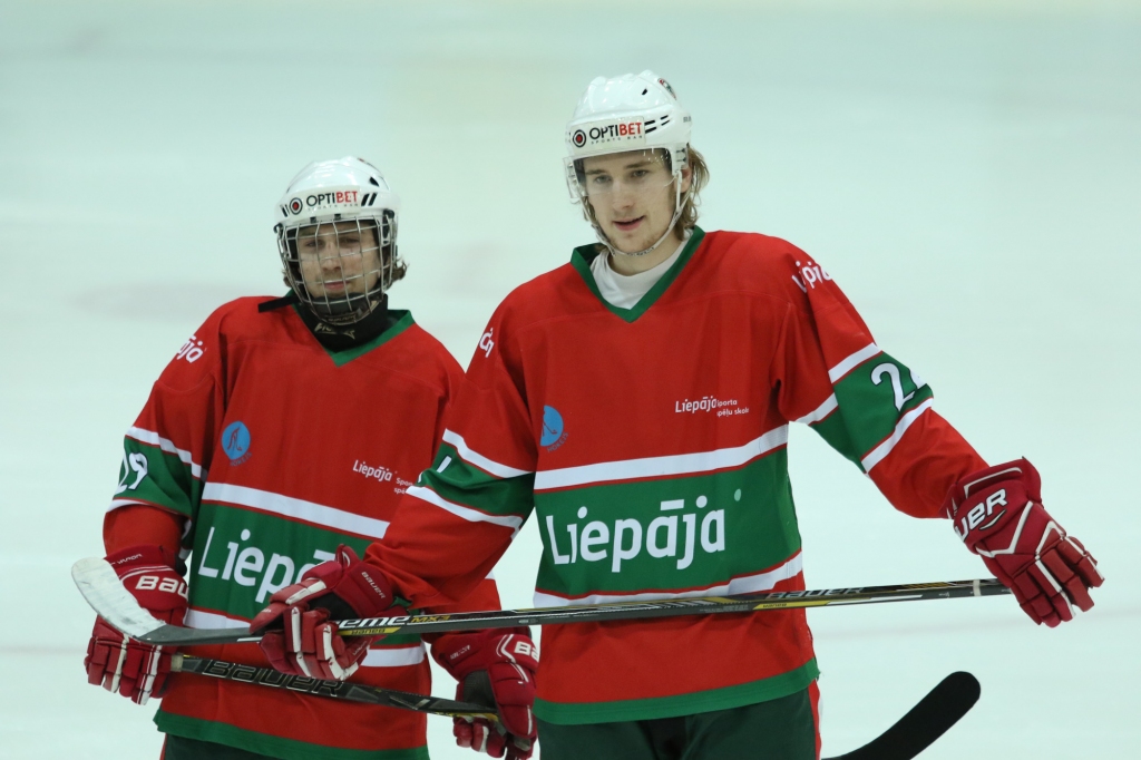 FOTO: Liepājas hokejisti JAHL sezonu noslēdz ar sudraba medaļām