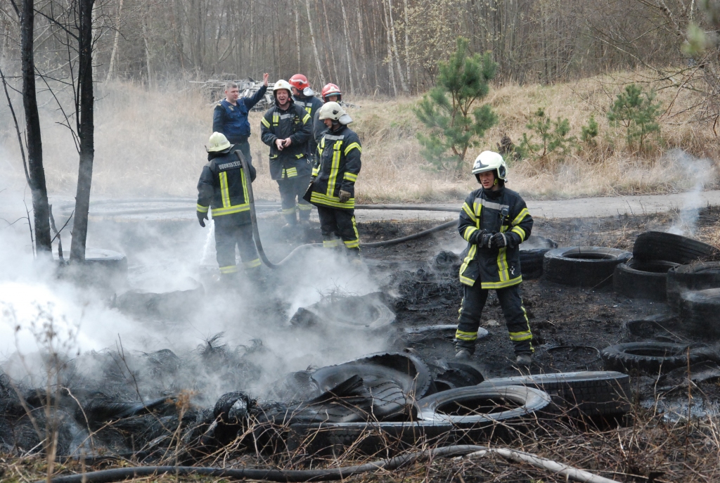 Pār Liepāju veļas degošu riepu dūmi