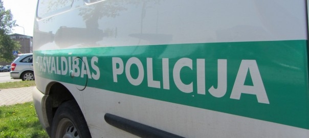 Pašvaldības policija Liepājā pieķer gados jaunu kuģa apķēpātāju