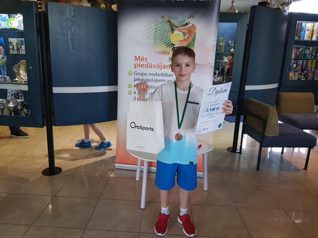 Jaunākie Liepājas Tenisa sporta skolas audzēkņi izcīna sudrabu un bronzu