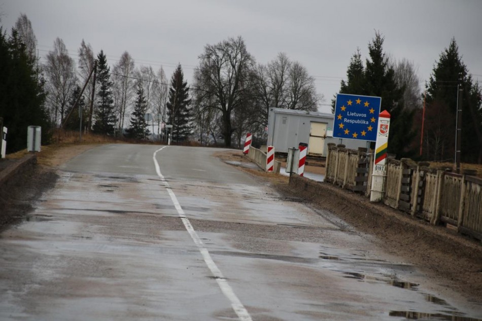 Satiksmes ministrs Lietuvas pierobežas ceļa stāvokļa uzlabojumu nesola