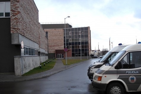 Pārbaudēs Saldus un Liepājas policijas iecirkņu īslaicīgās aizturēšanas vietās konstatē nebūtiskus higiēnas pārkāpumus
