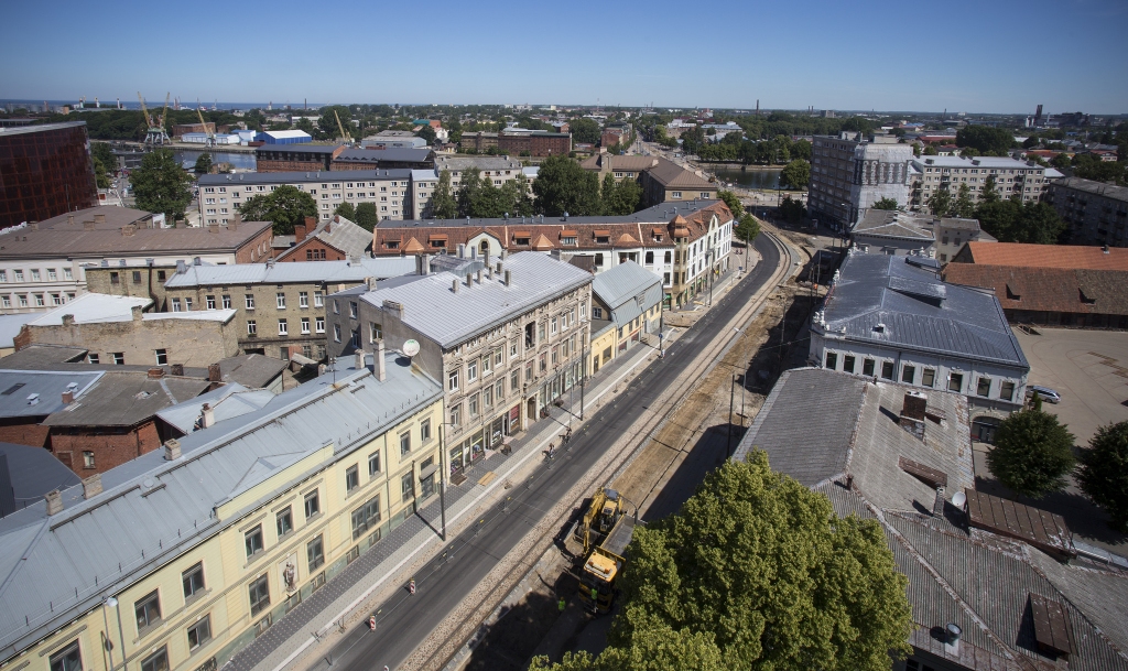Liepājas centrā vairākas naktis veiks asfalta virskārtas ieklāšanu
