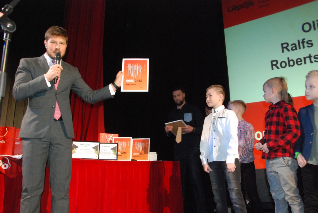 Par Liepājas Futbola skolas direktora pienākumu izpildītāju uz laiku apstiprināta Evija Mūrniece