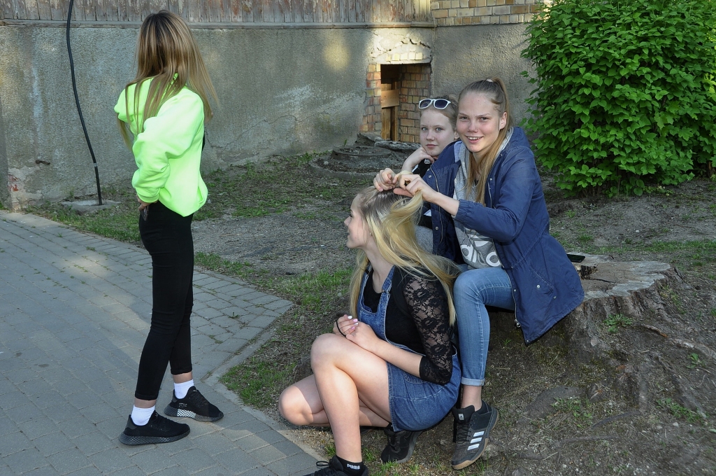 FOTO: Grobiņnieki dodas tradicionālajā svētku gājienā