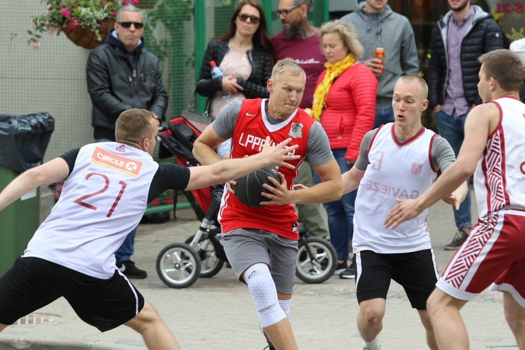 Emocionālas cīņas "Bruģa bumbas" posmā Grobiņā