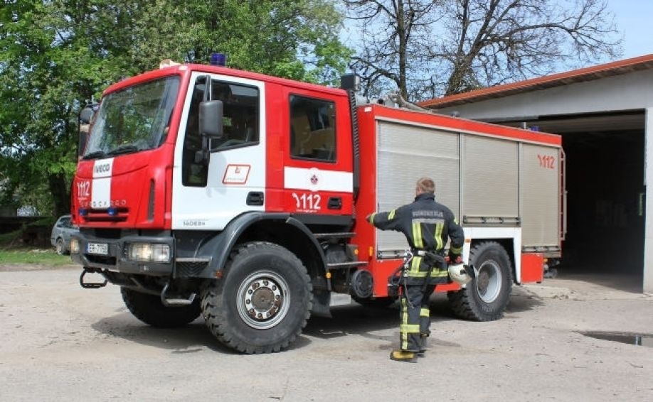 Liepājā no degoša dzīvokļa izglābt viens, bet evakuēti vēl pieci cilvēki