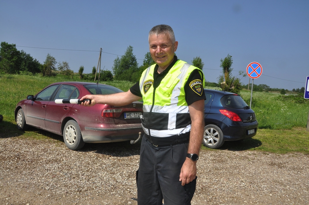 FOTO: Papē atklāj tūrisma informācijas punktu "Dzintarvēji"