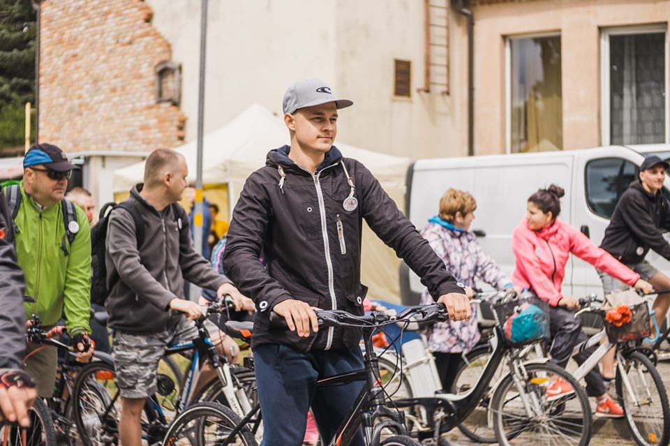 FOTO: Aizraujošā velo piedzīvojumā, lietus un saules pavadīti, iepazīst Grobiņas novadu