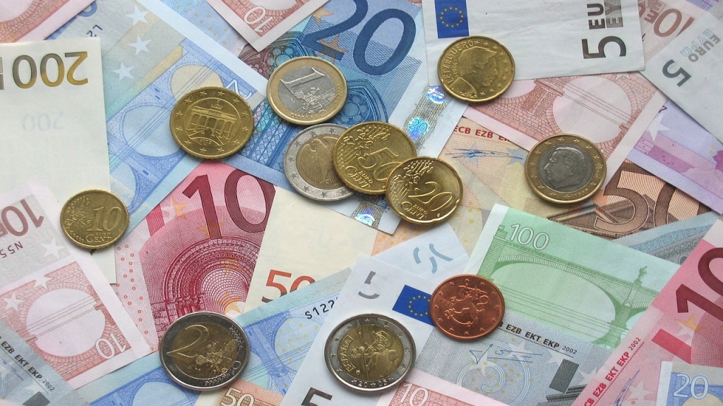 Iezīmējies atbalsts virzībai no nākamā gada palielināt minimālo algu līdz 500 eiro