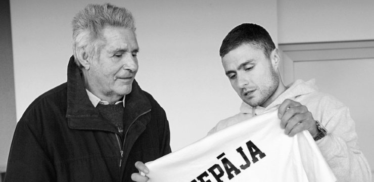 Aizsaulē devies izcilais Liepājas futbola treneris Manfrēds Jaunskalže