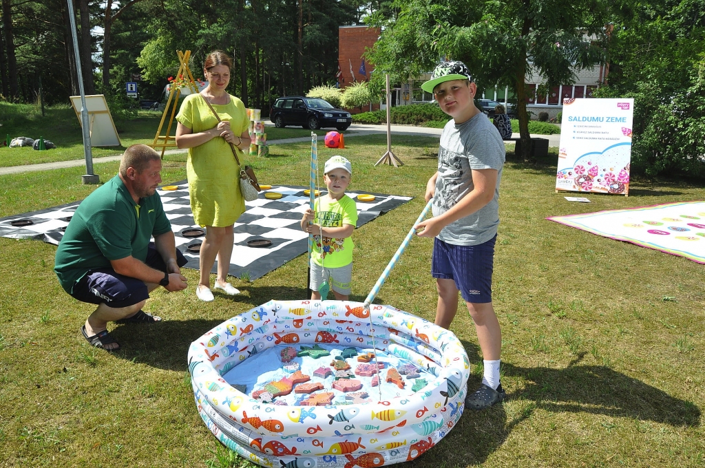 FOTO: Medzes pagasta svētkos satiek savējos un uzņem ciemiņus