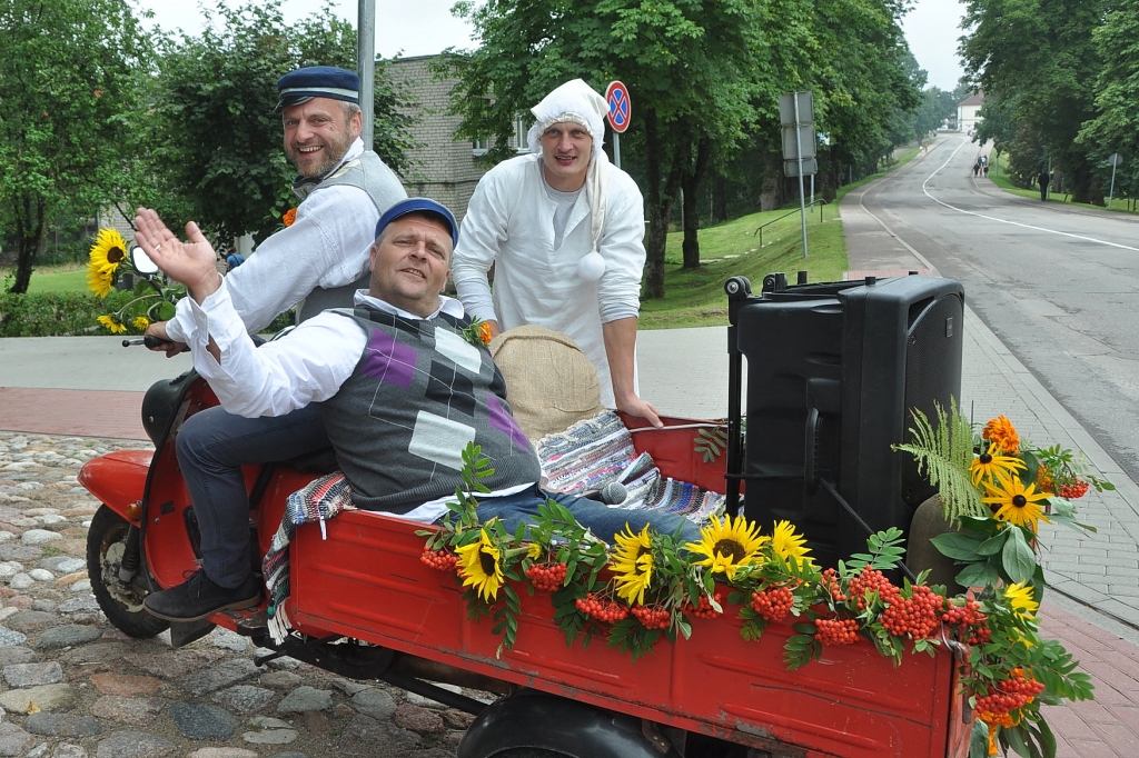 FOTO: Priekulnieki meklē prieka kodu 