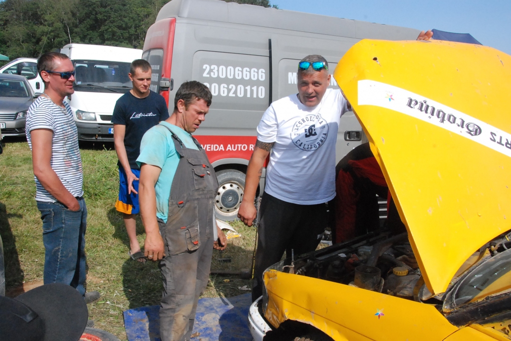 FOTO: 11 kūleņu folkreiss un autokross Vecpilī