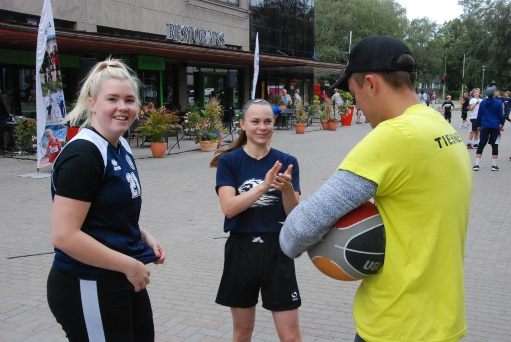 FOTO: Liepājā noskaidro "Bruģa bumbas" 2019. gada čempionus