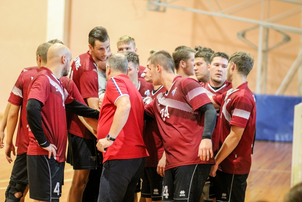 Eiropas čempionāta sezonā Latvijas handbola virslīgā spēlēs astoņas komandas