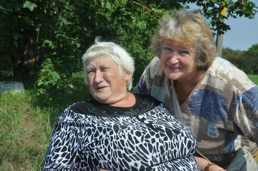 FOTO: Vaiņodnieki tiekas "Birutas kundzes cūkpupu ballē", lai pieminētu kādu zīmīgu notikumu