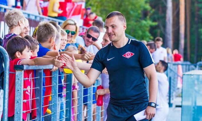 Kalašņikovs atgriežas Igaunijā un stājas pie "Kuressaare'' stūres