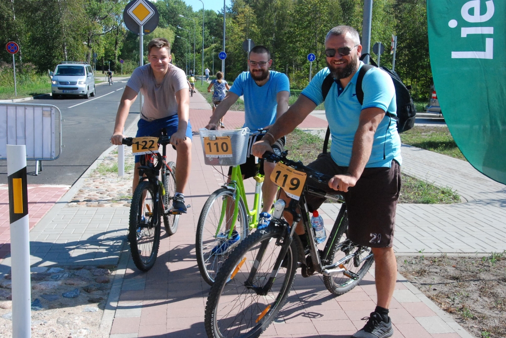 FOTO: Pieveic sportiskāko riteņbraukšanas pasākumu "Liepājas velodiena"